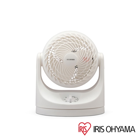 象牙白色IRIS OHYAMA PCF-MKM15 空氣循環扇，具有可調節角度的圓形扇頭，配有控制旋鈕，底座穩固。