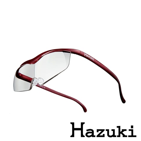 日本Hazuki品牌紅色抗藍光放大鏡，帶有透明鏡片和鼻墊，文字清晰。
