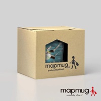 mapmug 手繪地圖馬克杯，展示北海道地圖系列，杯身為淺藍色，印有海岸線、地名如 Shiretoko、Nemuro、Utoro，以及棕熊和海豹圖案。馬克杯裝於牛皮紙盒中。