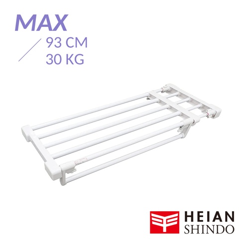 白色伸縮置物掛架，由金屬管狀結構組成，設有多層水平置物架，兩端有白色塑膠固定座，可伸縮調整長度，最大可達93公分，承重30公斤。