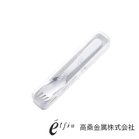 日製不鏽鋼叉匙組，內含兩件銀色不鏽鋼餐具（叉子和湯匙），置於透明收納盒內。叉子有四個齒，湯匙為圓弧形。