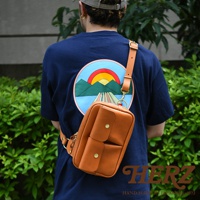 職人手作皮革雙口袋斜背包 F-10