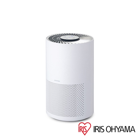 白色圓柱形空氣清淨機，頂部為扇葉出風口，機身下半部有圓形網狀進氣孔，印有「IRIS OHYAMA」字樣。