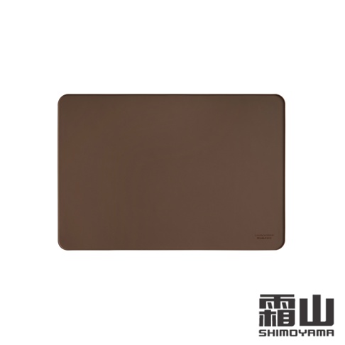 日本霜山長方形咖啡色矽膠揉麵墊，右下角有品牌標誌。