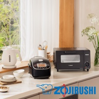 黑色小型電烤箱，配有玻璃門和旋鈕控制面板，置於廚房檯面。