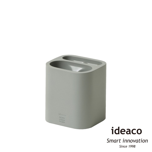 淺灰色簡潔雨傘筒架，採用圓角設計，頂部有兩個收納槽，材質為塑膠。