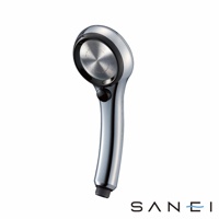 圓形蓮蓬頭，銀色金屬材質，帶有黑色圓形按鈕，手柄為弧形，底部有螺紋接口。