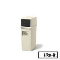 卡其色塑膠前開式垃圾桶，蓋子上有黑色開口，側面印有英文文字與回收標誌。