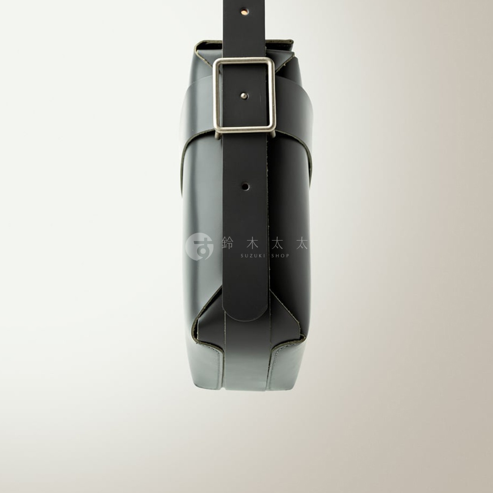 FABRIK 皮革可拆式多用途迷你斜背包，黑色，採用優質皮革材質，簡約設計，配有金屬扣環，展現時尚感。