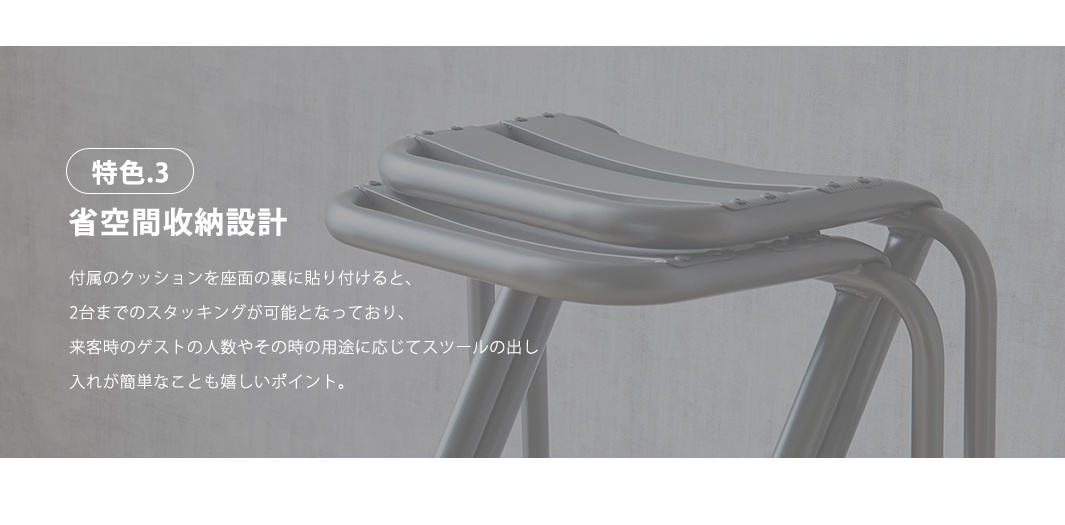 銀灰色金屬材質的低款吧檯椅，具有流線型座面，椅腿為彎管設計，展現簡約現代風格。