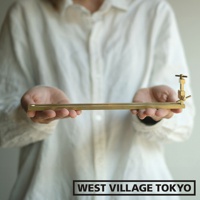 黃銅夾式水平線香架，長條狀，帶有可調節的夾具，材質為黃銅。