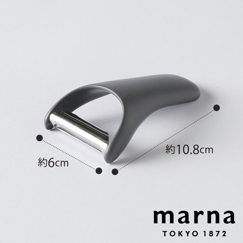 marna 多功能削皮器，附有約 6 公分的尺寸標示