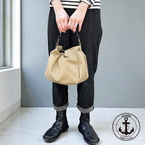 BALON mini 防潑水手提包 (墨水黑 x 淺褐米)主圖01.jpg