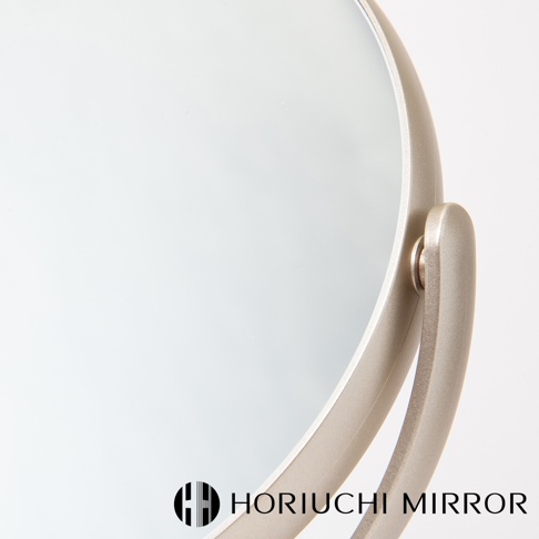 NAPURE 桌上型化妝鏡，香檳金金屬邊框，圓形鏡面，可旋轉支架，簡約設計。