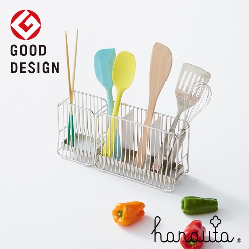 不鏽鋼筷籠，內含木製鍋鏟、矽膠刮刀、湯勺、打蛋器、筷子和刀具。