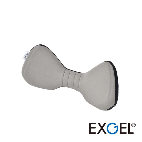 灰色汽車用腰墊，帶有品牌標誌 EXGEL，設計成蝴蝶結狀，中間有縫線分隔，邊緣為黑色。