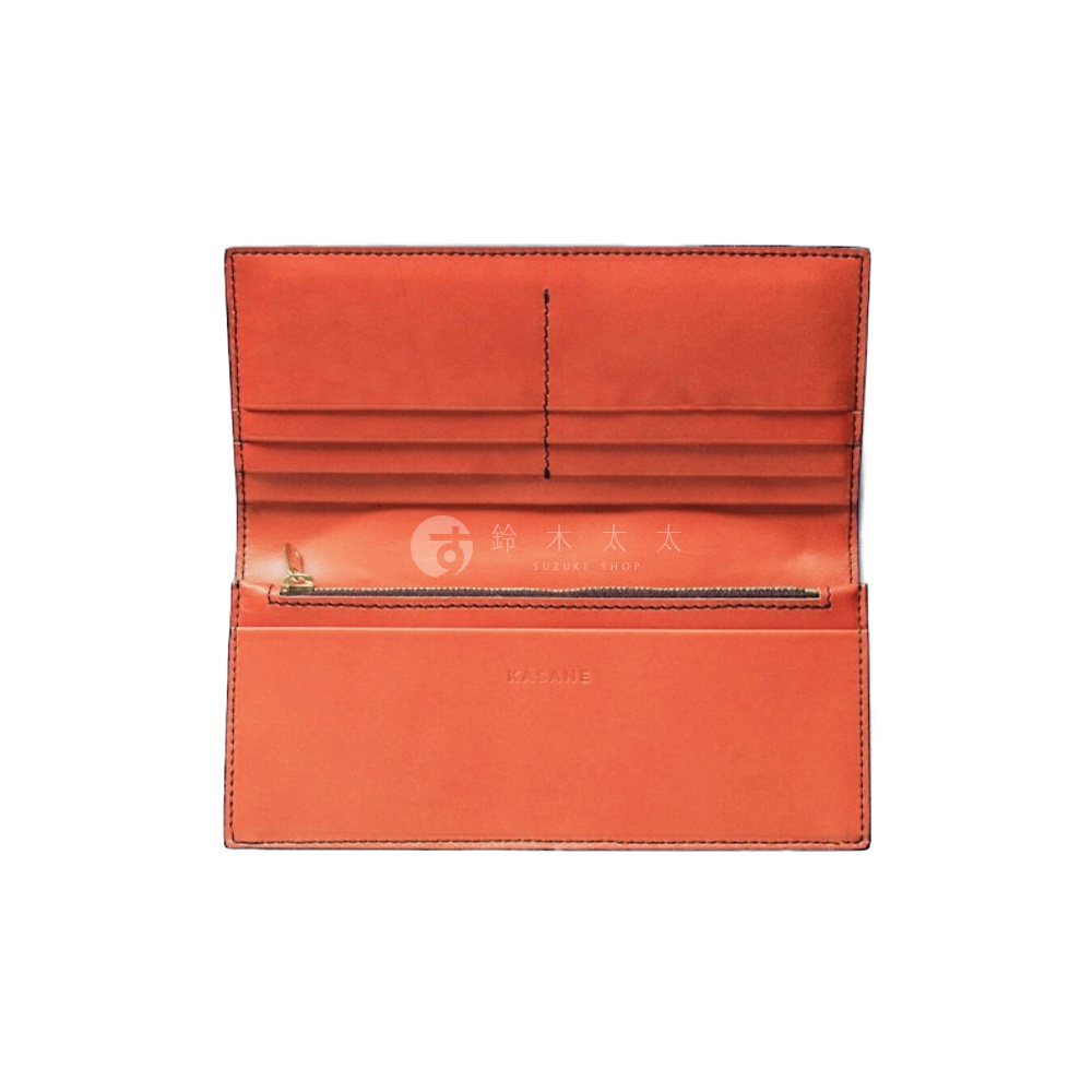 北海道KASANE職人手作比利時Rugato皮革長夾，內部橘棕色植鞣牛皮，印有SUZUKI SHOP日文字樣及KASANE品牌。