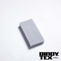 淺灰色長方形海綿，質地細緻，用於清潔玻璃杯，品牌標誌「BIRDY. TEX」位於右下角。