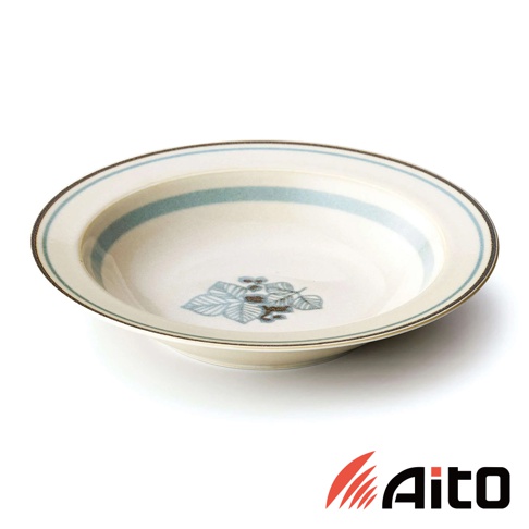 Anyware 美濃燒復古主食盤，米白色盤身，內側有藍色條紋與葉紋圖案，盤緣飾有細緻的棕色線條。