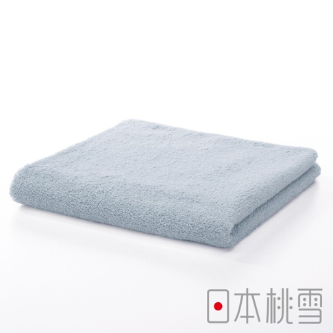 淺藍色精梳棉飯店毛巾，材質柔軟，觸感細緻，呈現蓬鬆的毛圈質感。
