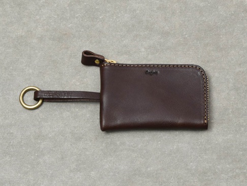 職人手作皮革Organ抽繩收納鑰匙包 (GS-65)，深棕色光滑皮革，金色拉鍊，附有同色系皮革抽繩及圓形金屬鑰匙圈。