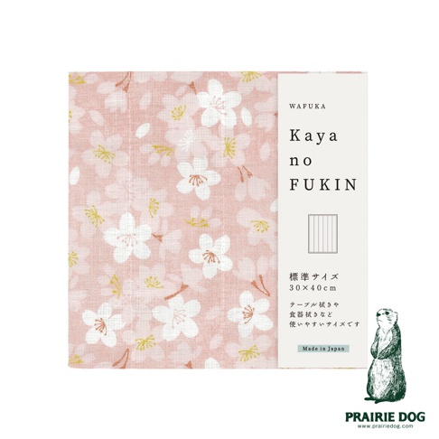 粉紅色五層紗擦拭巾，印有白色櫻花圖案。右側有產品標籤，標示「WAFUKA Kaya no FUKIN」、「標準サイズ 30×40cm」及「Made in Japan」。