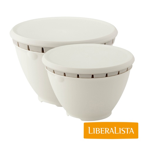 LIBERALISTA 品牌標誌旁擺放著兩個白色可微波耐熱瀝水籃，大小不一，均帶有蓋子。