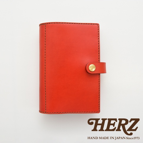 職人手作皮革手帳，鮮豔紅色，光滑皮革材質，配有金色按扣。