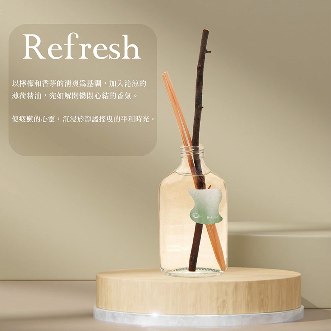 以檸檬和香茅的清爽為基調，加入沁涼的薄荷精油，宛如開關關結的香氣。使疲憊的心靈，沉浸於靜謐搖曳的平和時光。 KYARA aroma recolte diffuser 室內擴香竹