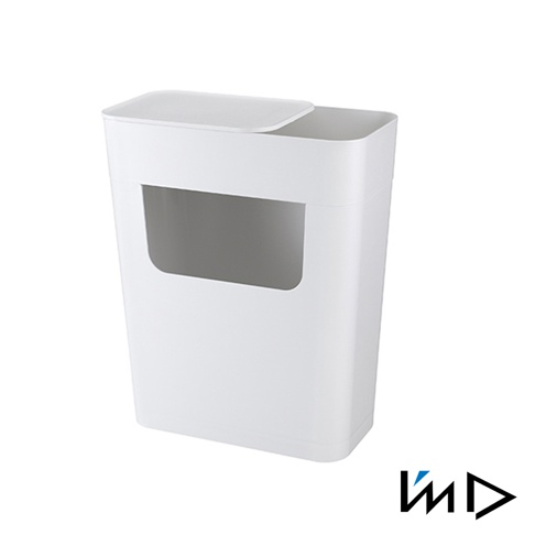 白色塑膠製的ENOTS側面收納置物活動邊桌，具有方形開口，頂部有一可滑動的蓋板，設計簡潔實用。