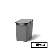 灰色掀蓋式矮版塑膠垃圾桶，容量 17L，配有金屬提把。