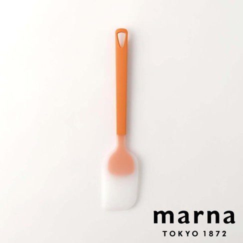 marna TRYANGRIP 三角耐熱矽膠料理刮刀，橙色手柄搭配漸變色刮刀
