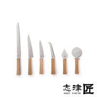 morinoki 麵包刀組，包含鋸齒麵包刀、主廚刀、水果刀、披薩滾輪刀和兩款特殊刀具，均配有淺木色木柄和銀色不鏽鋼刀刃。