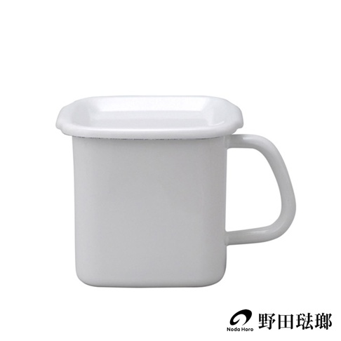 白色琺瑯材質的杯型儲物罐，帶有方形白色琺瑯蓋和弧形把手。