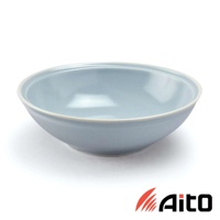 Ciel 美濃燒簡約素雅釉彩淺碗，以淺藍色釉彩呈現，陶瓷材質，碗口邊緣帶有細微的米白色滾邊，整體風格素淨，適合盛裝食物。
