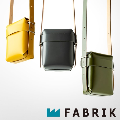 FABRIK 品牌的三款皮革可拆式多用途迷你斜背包，顏色分別為亮黃色、炭灰色和墨綠色，以中性背景懸掛展示。