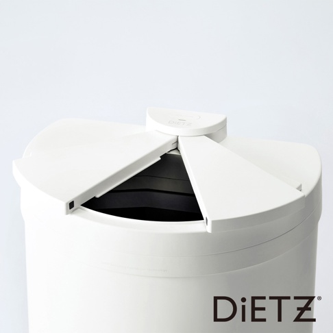 白色DIETZ 30公升自動感應靜音垃圾桶，頂部有可開合的白色蓋板，內有黑色內桶，材質為塑膠。