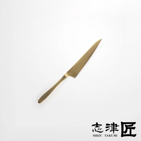金色金屬材質的 Pomme / Petit knife 水果刀，刀刃鋒利，手柄光滑，整體呈流線型設計，置於白色背景上。