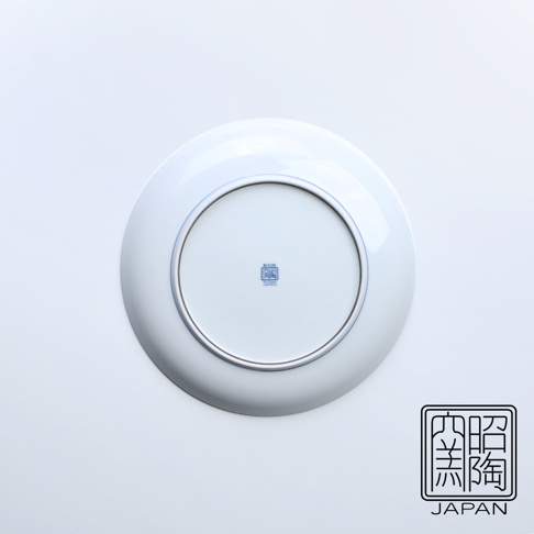 藍染縞格子7吋圓盤，白色陶瓷盤，盤底中央有藍色印記，標示「照陶 JAPAN」。