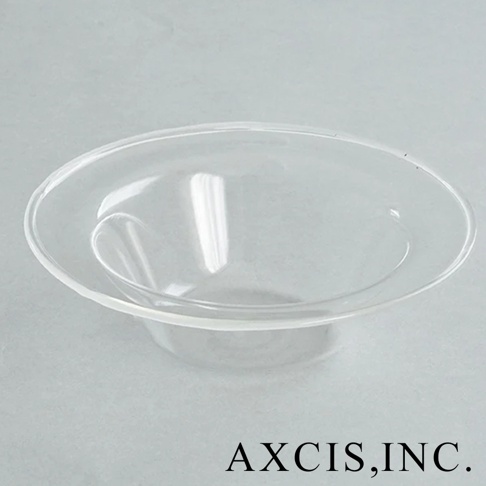 lykke 清透玻璃深型點心碗，M尺寸，材質為玻璃，顏色為透明。碗身呈圓形，邊緣略微向外翻，底部有穩固的基座。