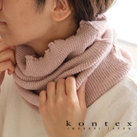 粉紅色針織萬用彈性枕套，材質柔軟，紋理清晰，自然垂墜。