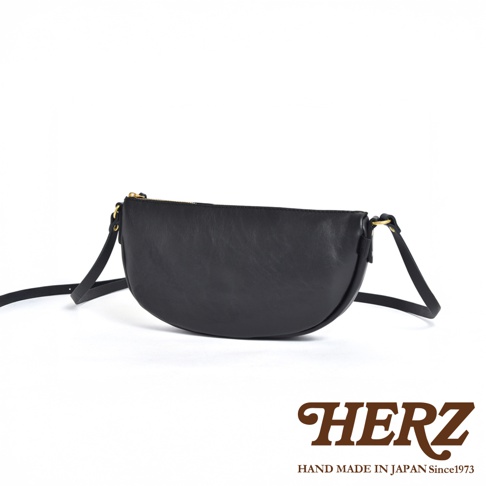 日本HERZ手工皮革半圓馬鞍包，黑色皮革，金色拉鍊，簡約設計