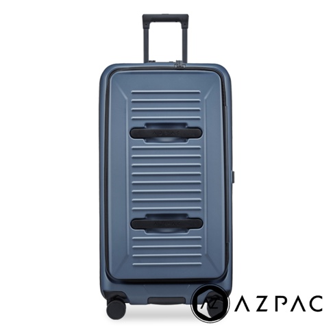 這是一款深藍色的 AZPAC 品牌 30 吋胖胖箱行李箱，採用 7:3 比例的前開口設計。行李箱外殼具有顯眼的橫條紋路，正面配置兩個帶有品牌標誌的黑色手把，底部配有煞車輪，整體呈現簡約現代的直立式風格。