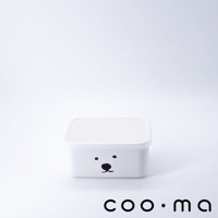 白色輕巧便當盒，500ml容量，方形設計，盒身正面印有可愛的黑色卡通熊臉表情，包含兩個黑點眼睛、一個黑色鼻子和嘴巴。