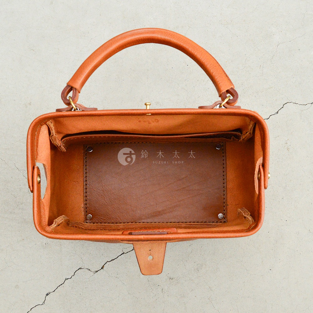 職人手作皮革Organ兩用方形口金托特包，展示內部空間，採用棕色皮革材質，設計簡潔實用。