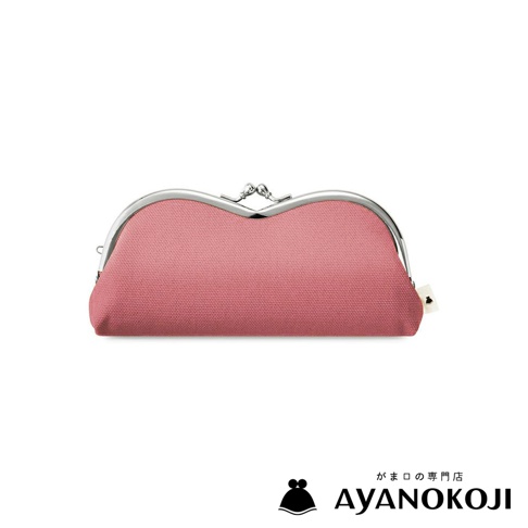 模式B： 京都職人手作桃紅色布面口金眼鏡收納盒，頂部有銀色金屬開合，右側有小黑點標籤，下方為品牌標誌與文字AYANOKOJI。