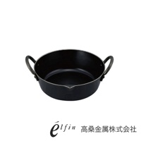 日製24公分雙耳鍛鐵炸鍋，黑色鍋身，鍋緣帶有銀色邊緣，兩側設有弧形提把。