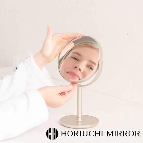 NAPURE 桌上型香檳金化妝圓鏡，3倍放大，圓形鏡面，金屬支架與底座，鏡面能調整角度。