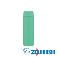 一款薄荷綠色的0.35L不鏽鋼真空保溫保冷杯，採用一體式中栓旋蓋設計，杯身光滑，頂部有同色系的杯蓋，杯身印有品牌象形標誌。