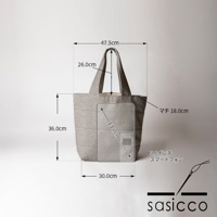 淺灰色三河木綿刺子織大容量托特包，附有尺寸標示：寬47.5cm、高36cm、厚18cm，提把高26cm。包面上置有13吋平板電腦和5.8吋智慧型手機示意圖。